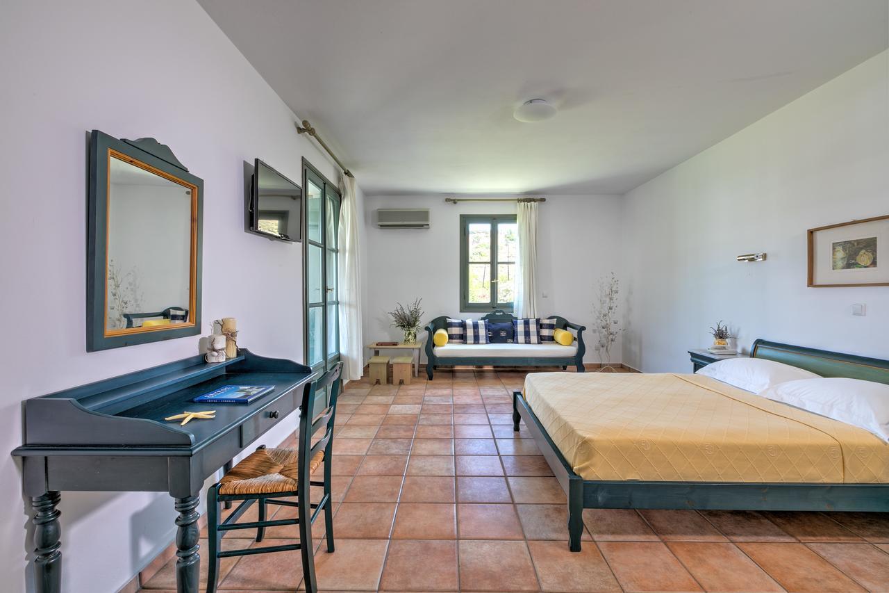 Dioni Hotel Skyros Exterior photo
